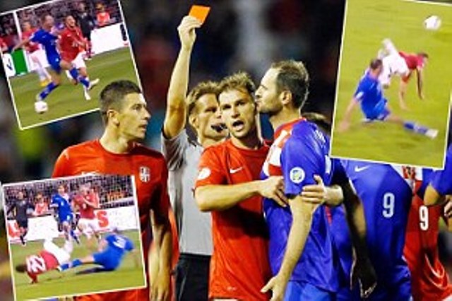 Aksi `Tackle` Paling Brutal? Kiat Simunic dari Kroasia Jatuhkan Lawan